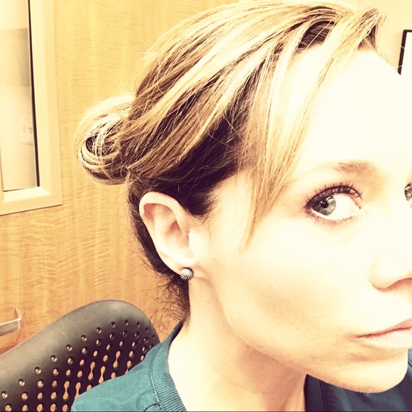 Meet your Posher, Christy - Picture 1 of 1